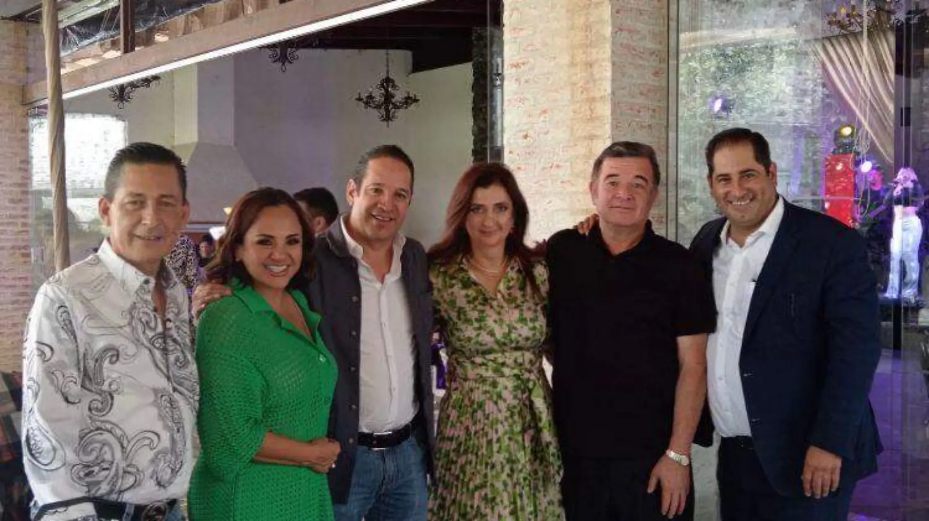 FOTO PRINCIPAL SJR Gustavo Nieto, Tania Ruiz, Pancho Domínguez, Laura Cardenas, Antonio Rodriguez y el festejado